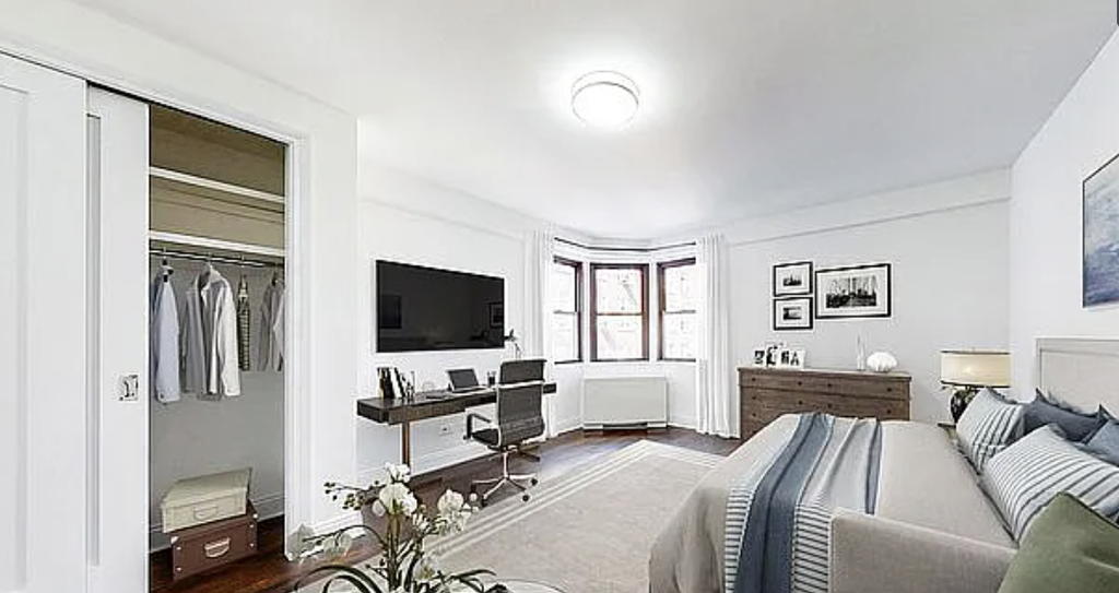 East 16th Street - Photo 3