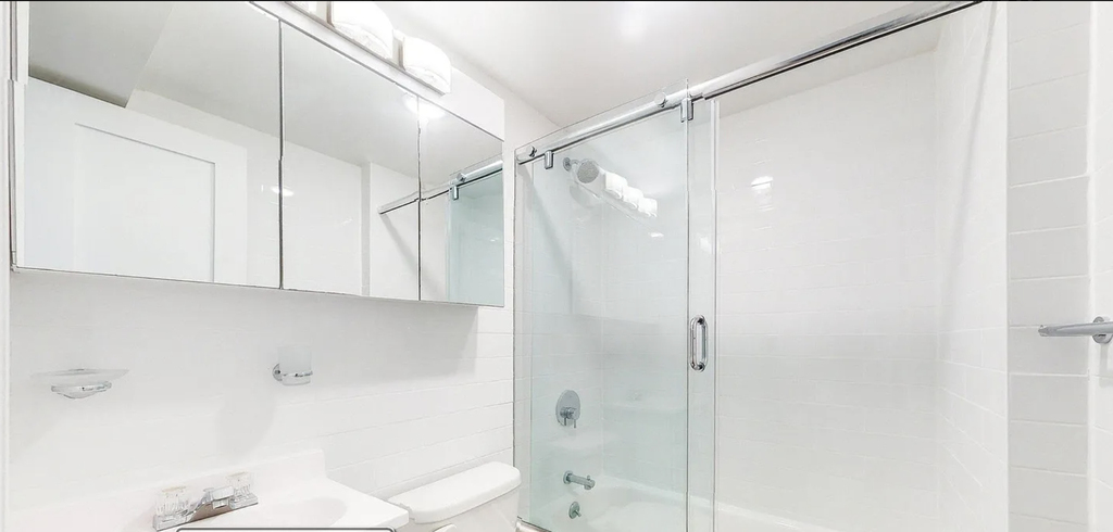EAST 38TH STREET - Photo 1