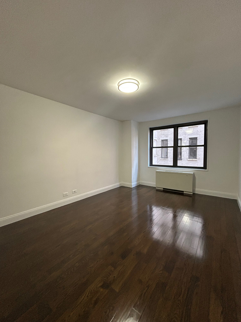 96 5th Avenue - Photo 2