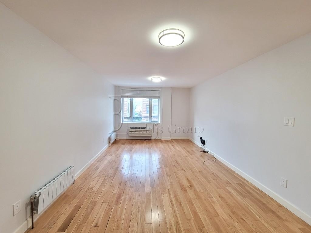26-25 28th Street - Photo 4