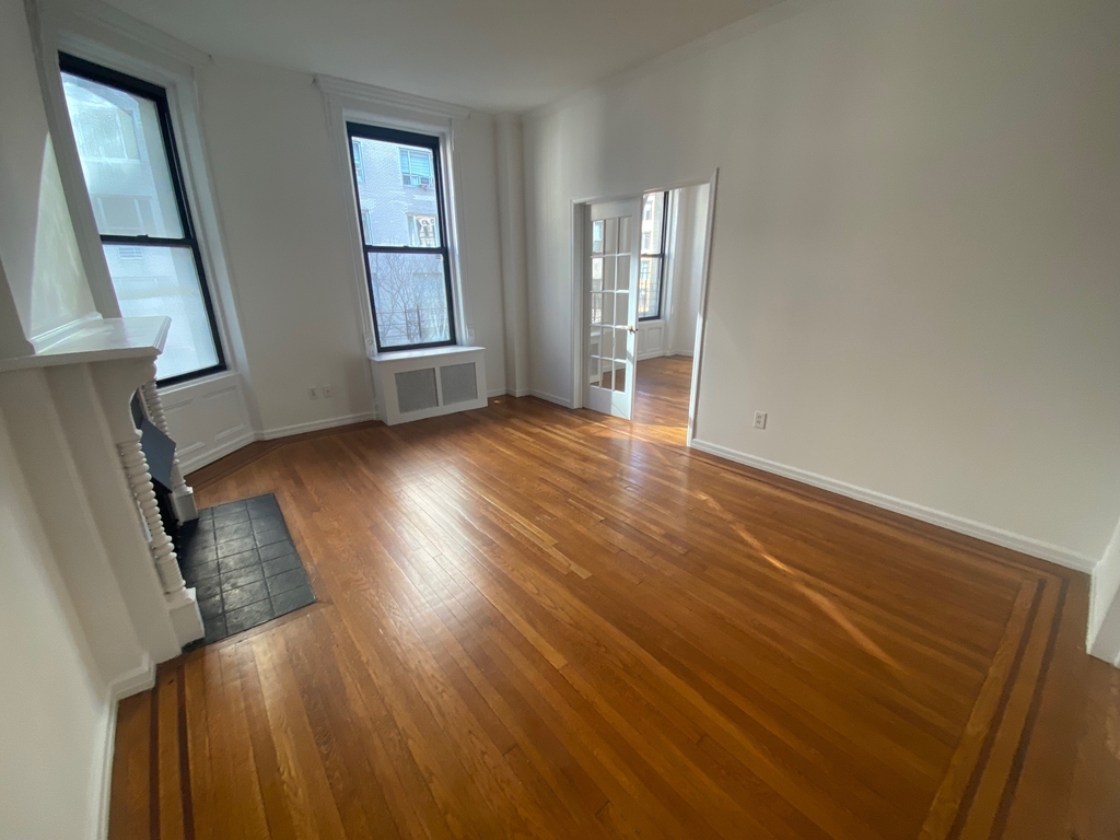 East 91st Street - Photo 4