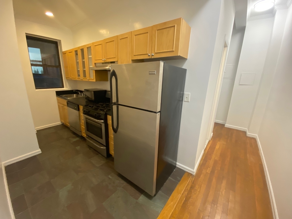 East 91st Street - Photo 8