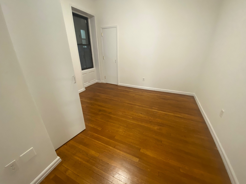 East 91st Street - Photo 6