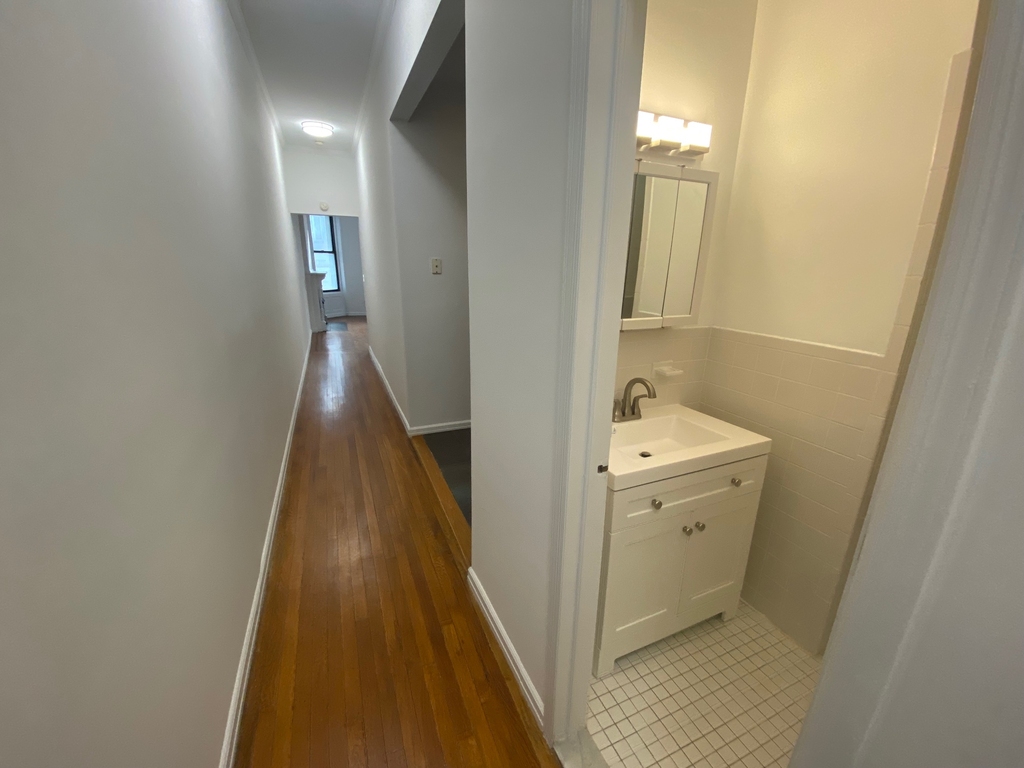 East 91st Street - Photo 10