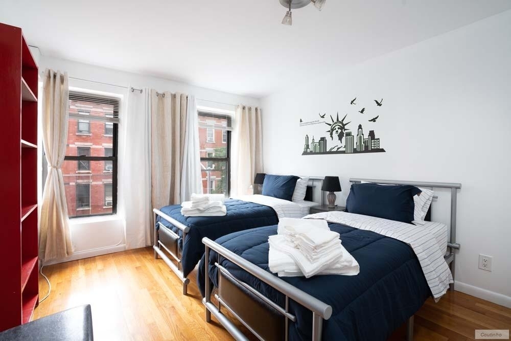 312 East 104th Street, Unit 3w - Photo 4