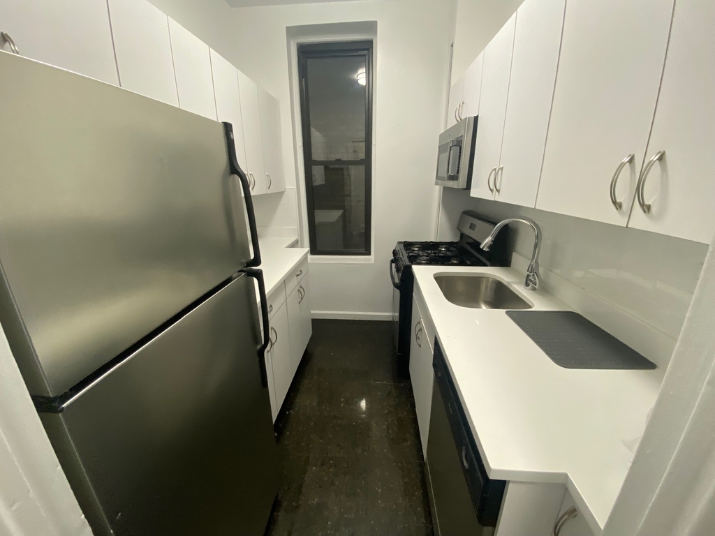 East 81st Street - Photo 9