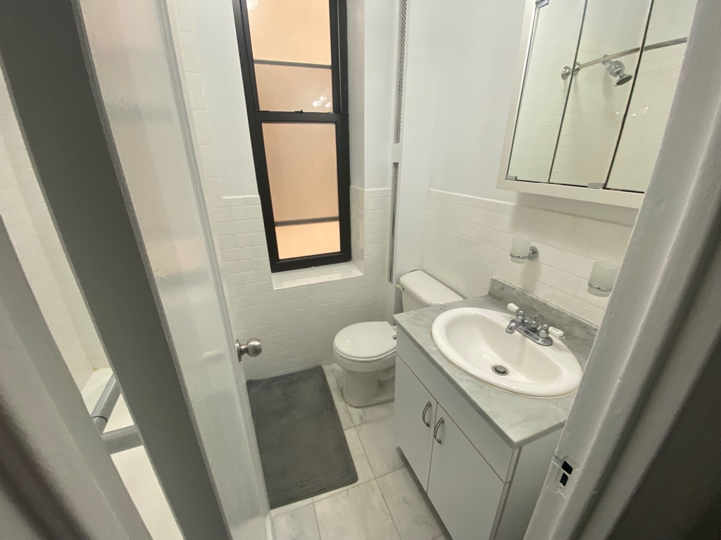 East 81st Street - Photo 5