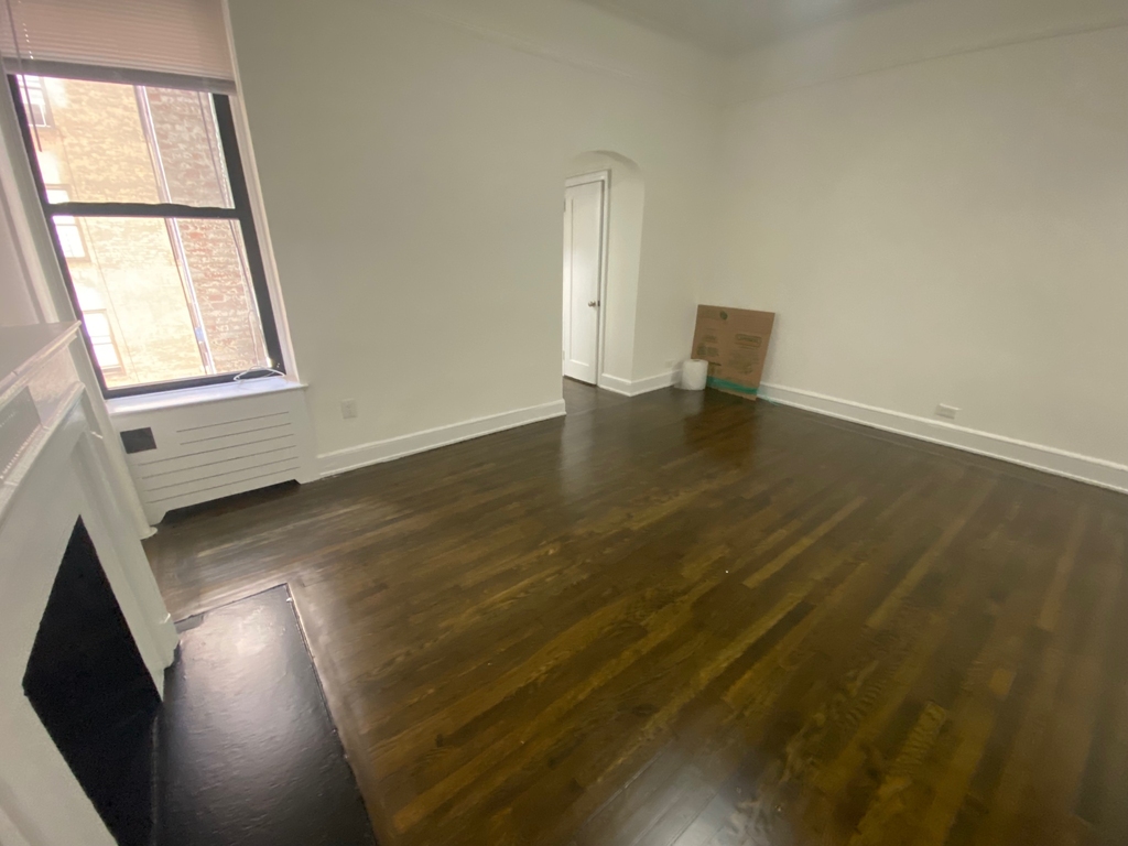 East 81st Street - Photo 3