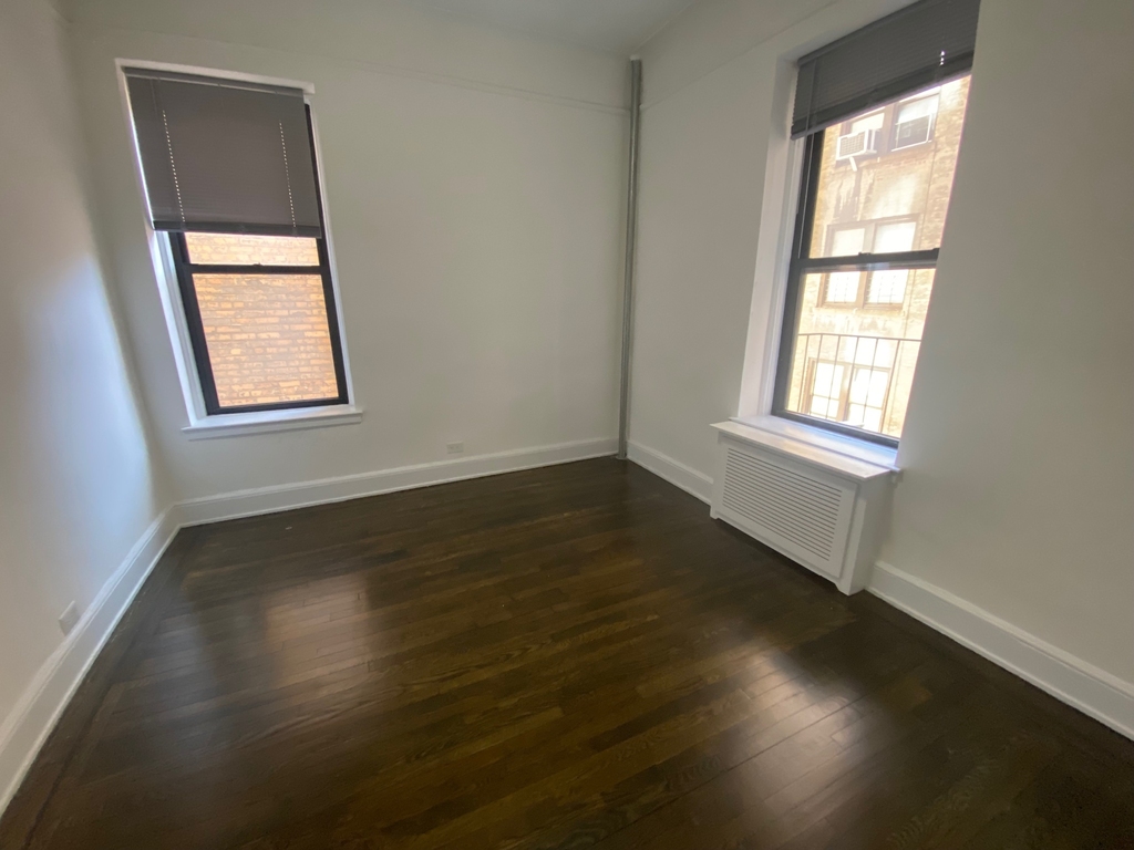 East 81st Street - Photo 6