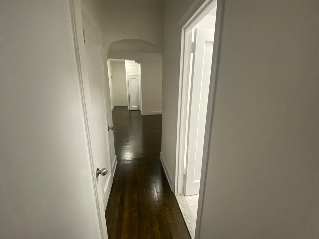 East 81st Street - Photo 8