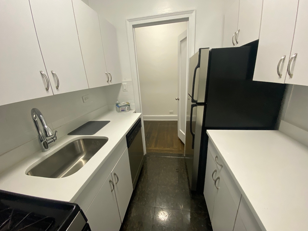 East 81st Street - Photo 10