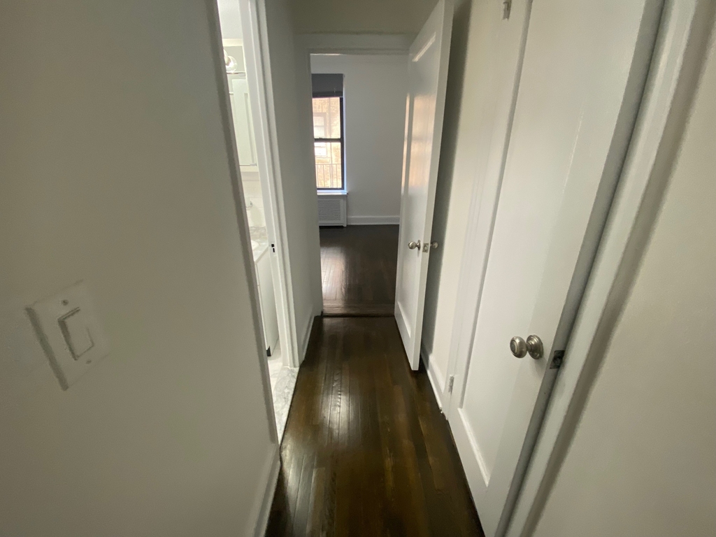 East 81st Street - Photo 4