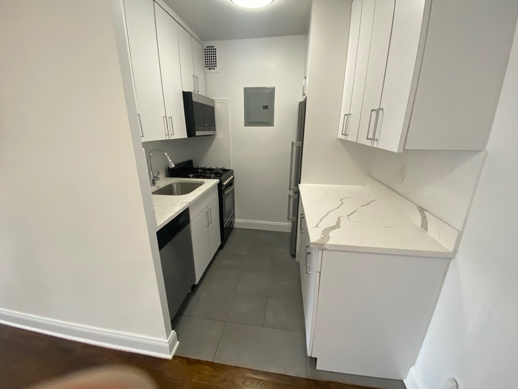 East 88th Street - Photo 9