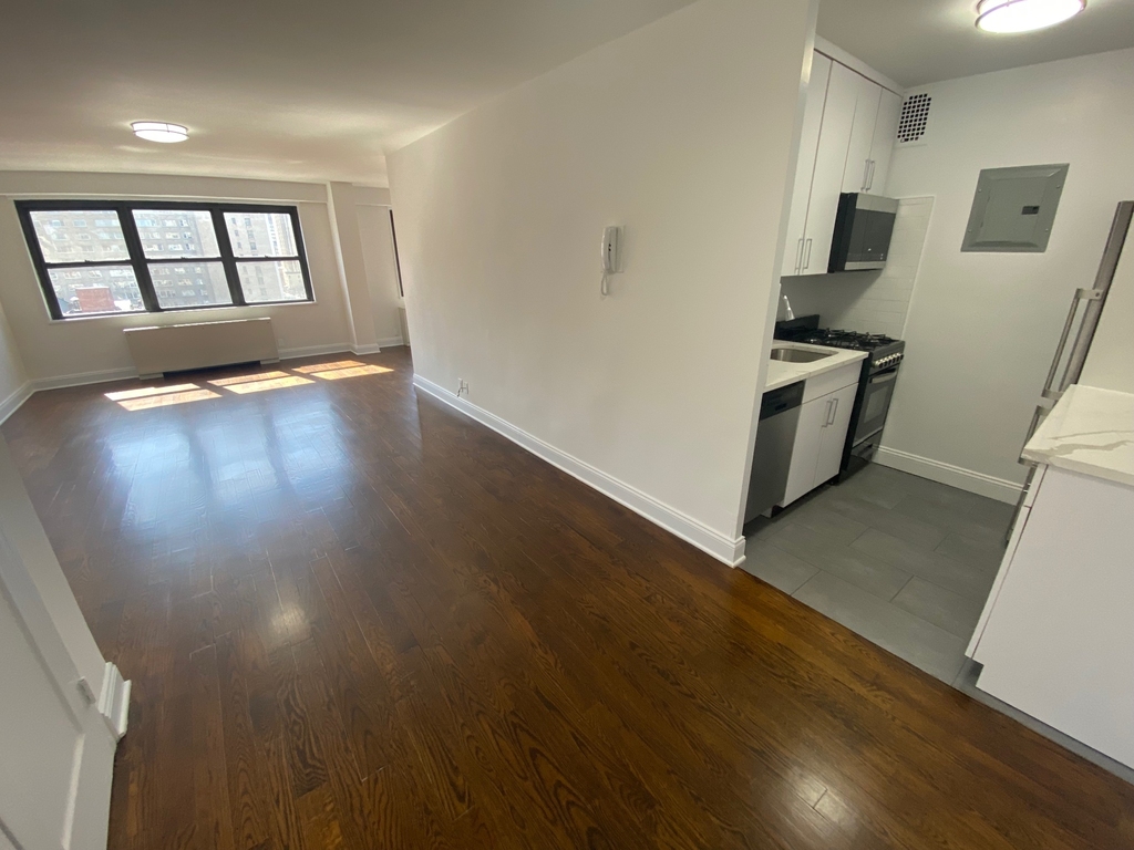 East 88th Street - Photo 0