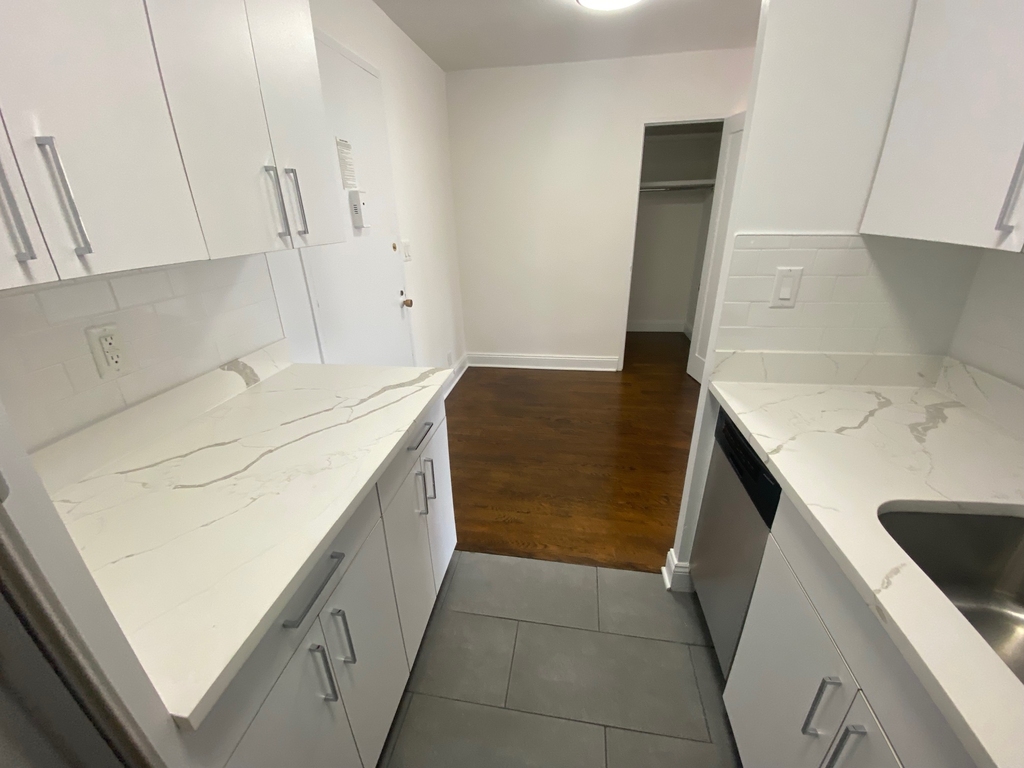 East 88th Street - Photo 11