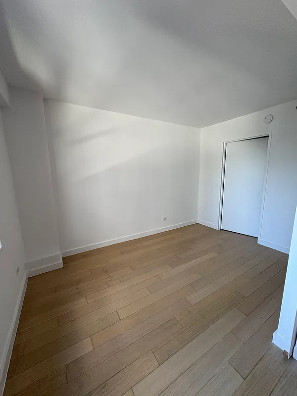 222 East 39th Street - Photo 4