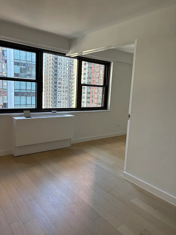 222 East 39th Street - Photo 2