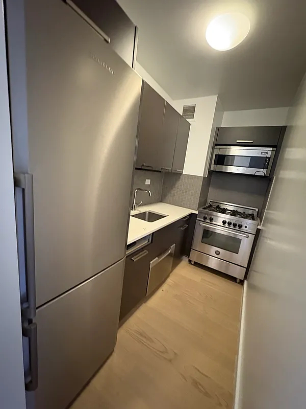 222 East 39th Street - Photo 0