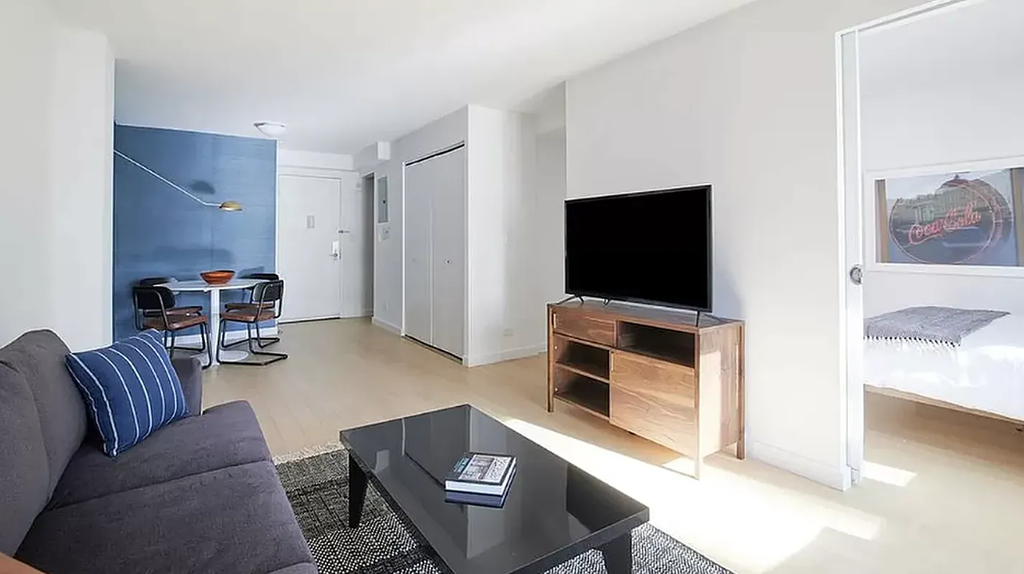 222 East 39th Street - Photo 3