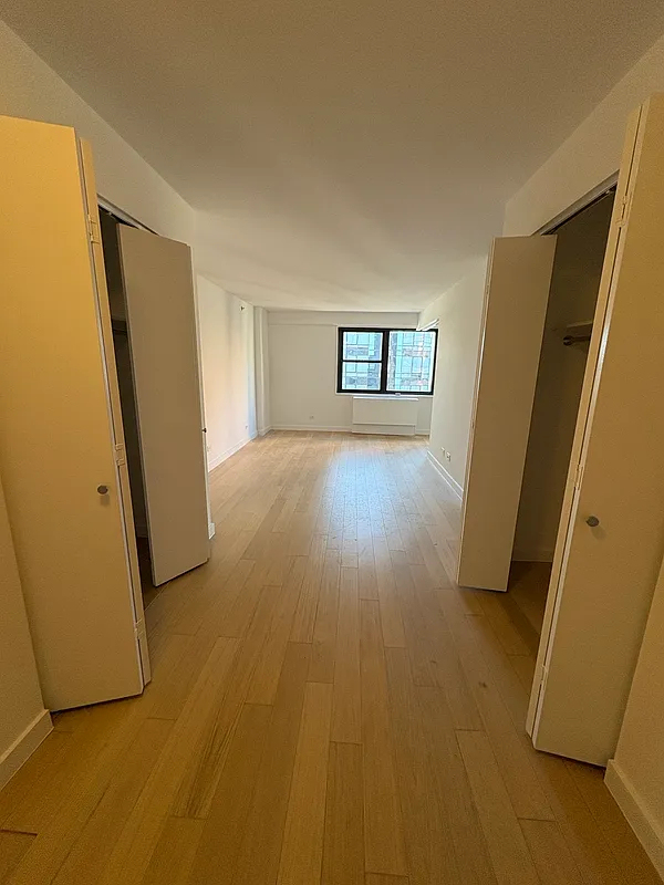 222 East 39th Street - Photo 1