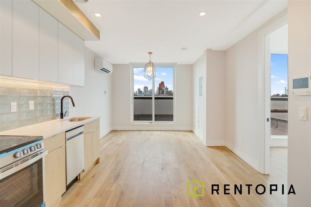 415 Manhattan Avenue - Photo 0