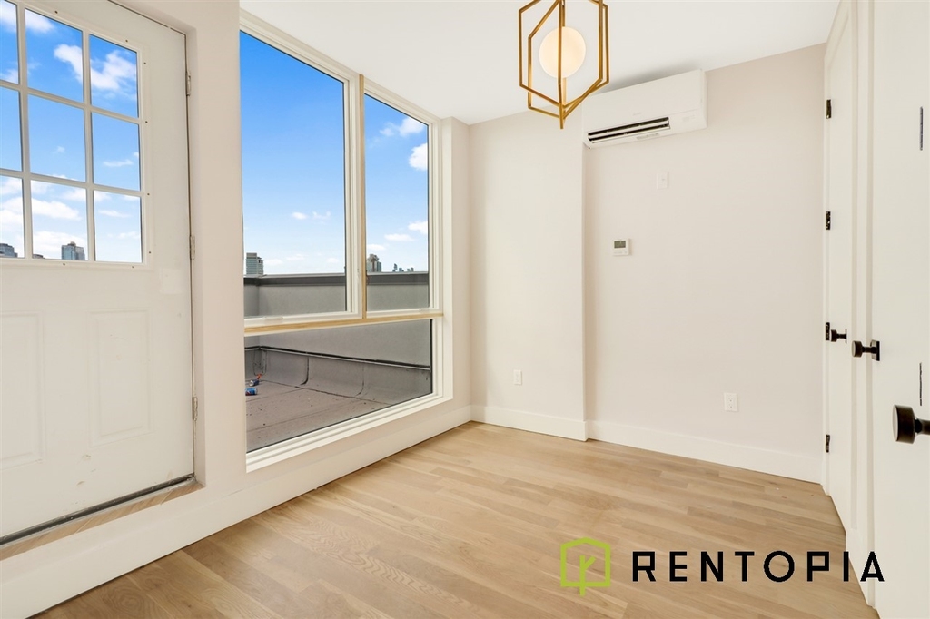 415 Manhattan Avenue - Photo 4