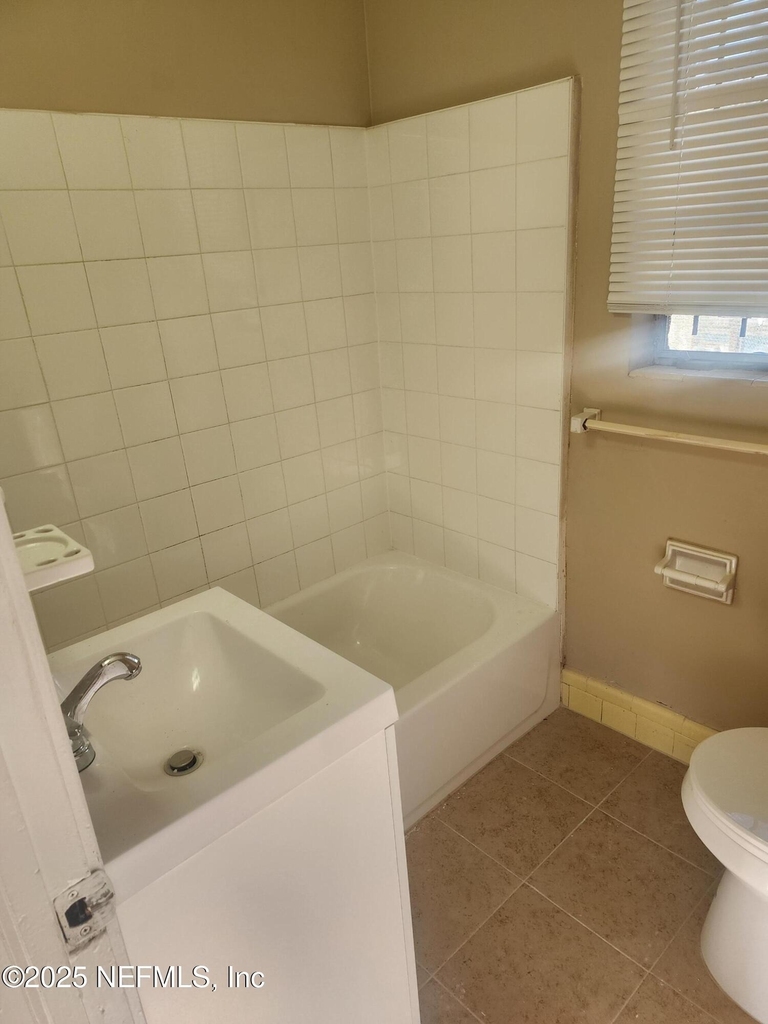 1235 W 5th Street - Photo 6