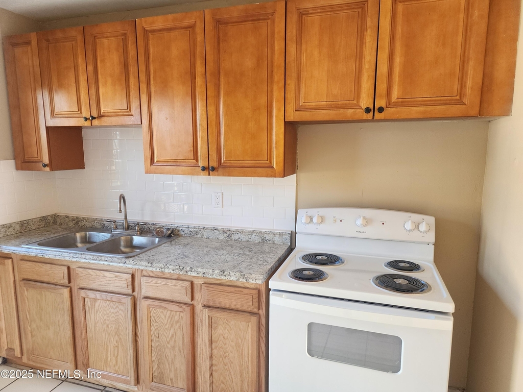 1235 W 5th Street - Photo 1