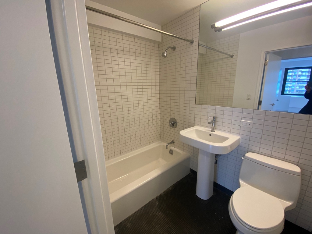 East 39th Street - Photo 7