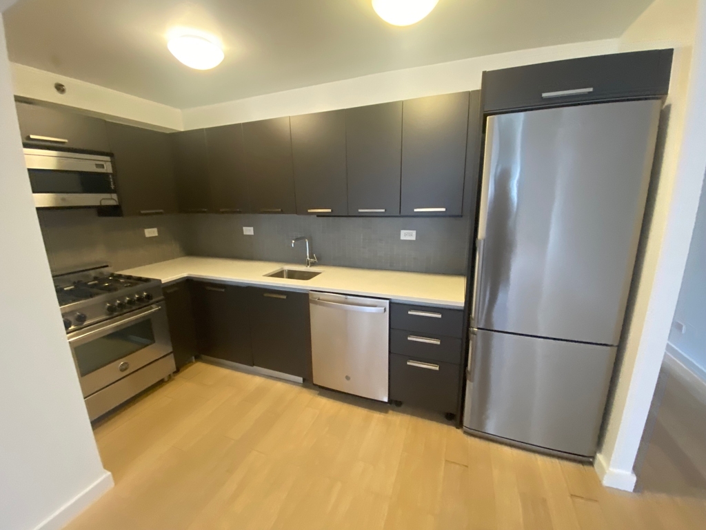 East 39th Street - Photo 9