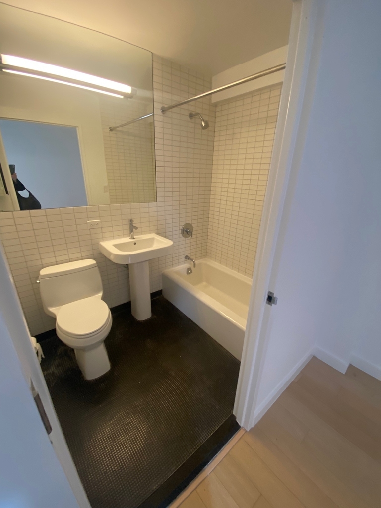 East 39th Street - Photo 11