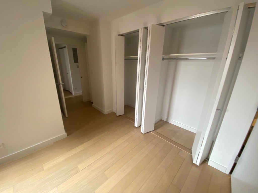 East 39th Street - Photo 12