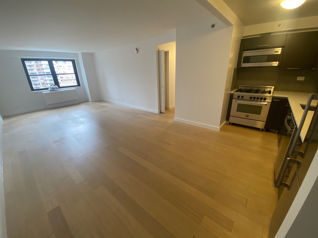 East 39th Street - Photo 0