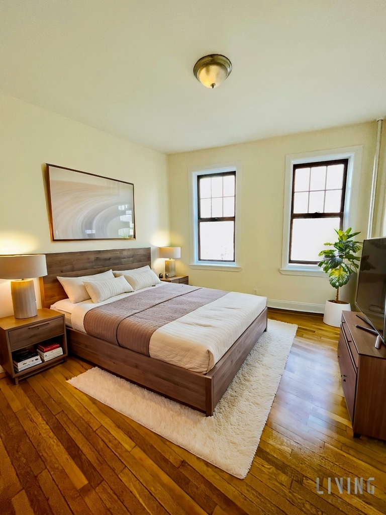 203 West 11th Street - Photo 1
