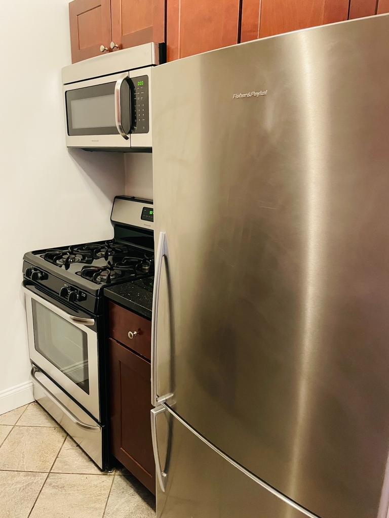 203 West 11th Street - Photo 5
