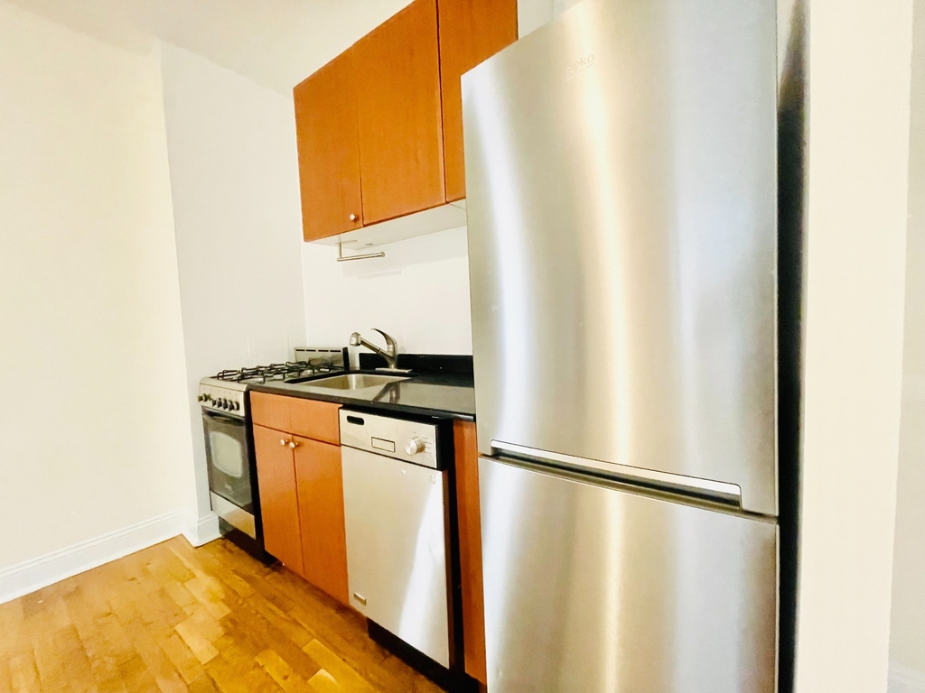 207 West 11th Street - Photo 6