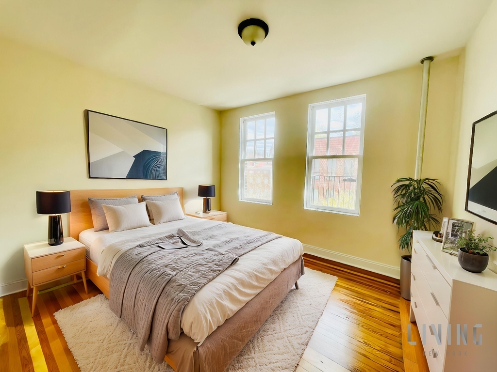 207 West 11th Street - Photo 0
