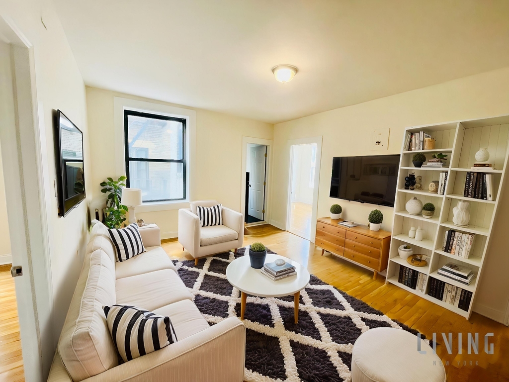 207 West 11th Street - Photo 2