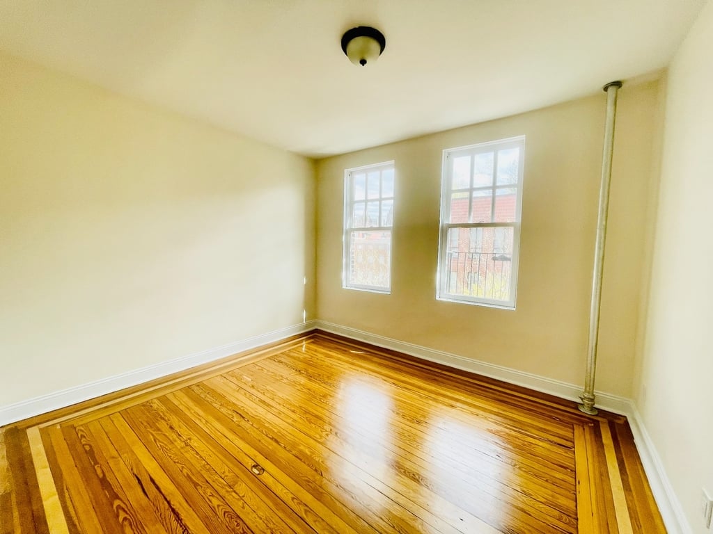 207 West 11th Street - Photo 1