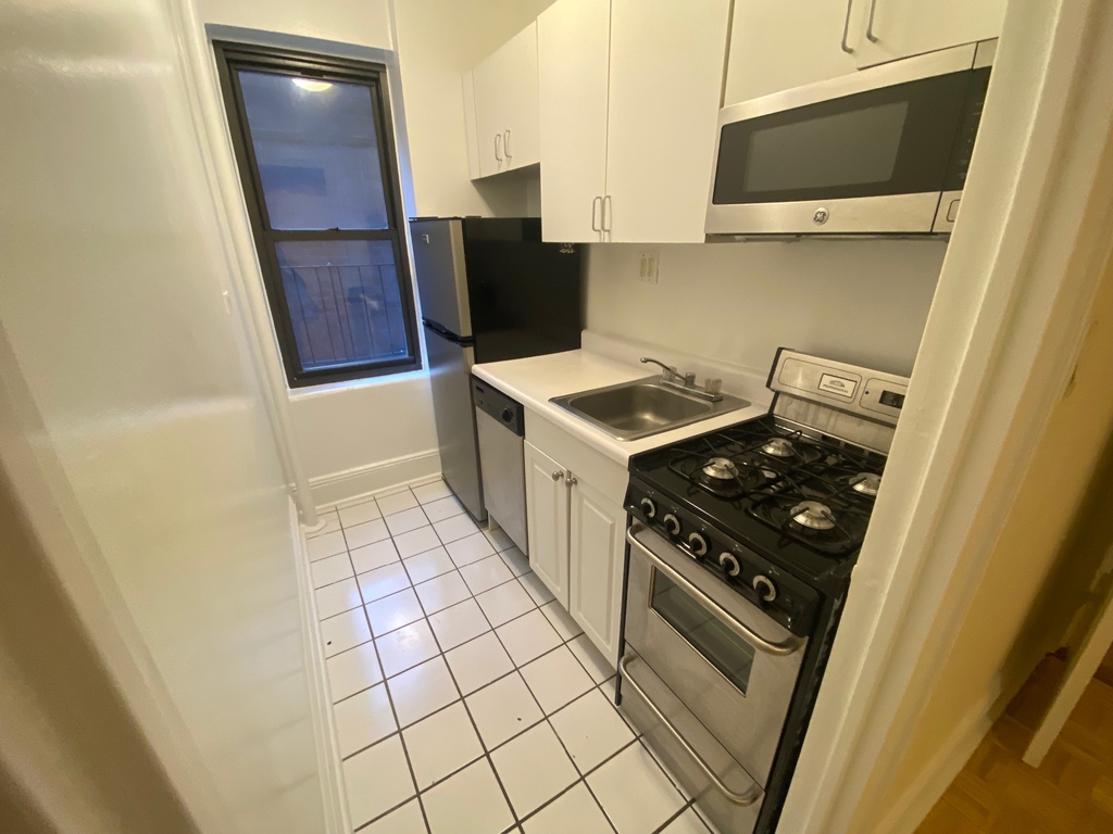 East 24 street  - Photo 8