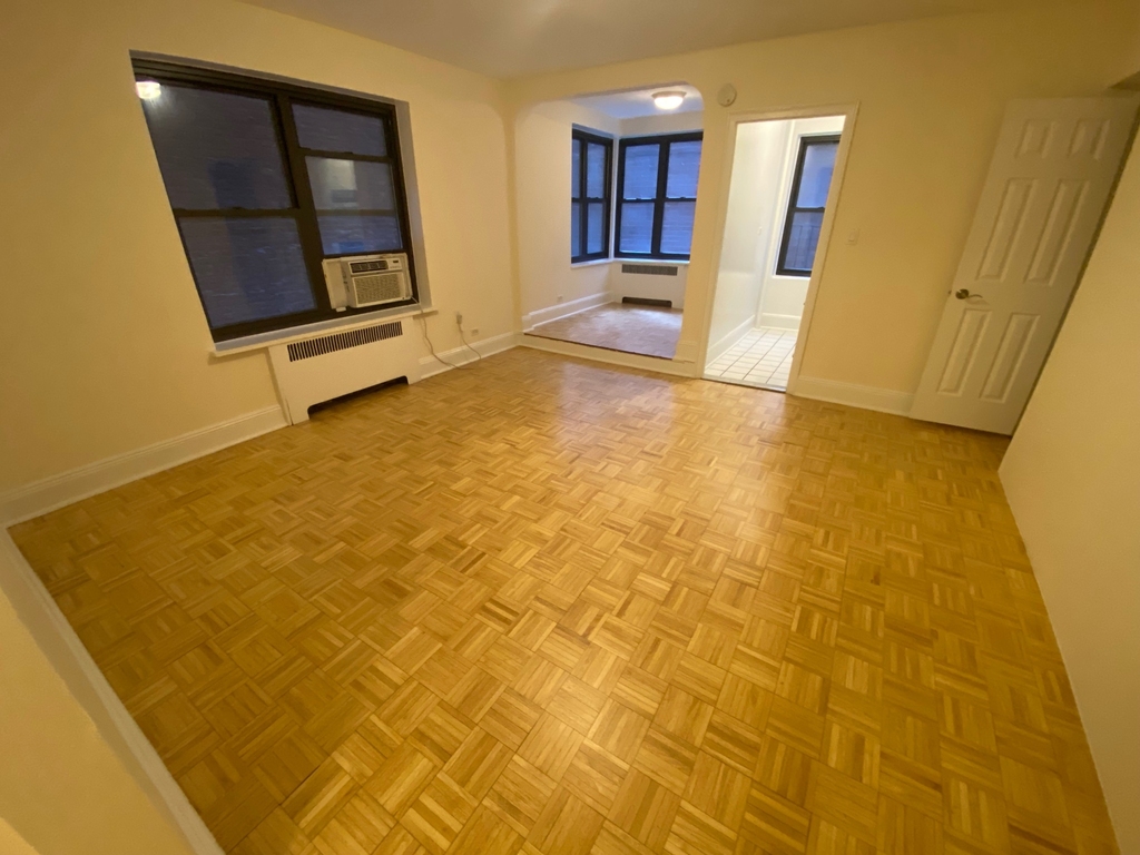 East 24 street  - Photo 4