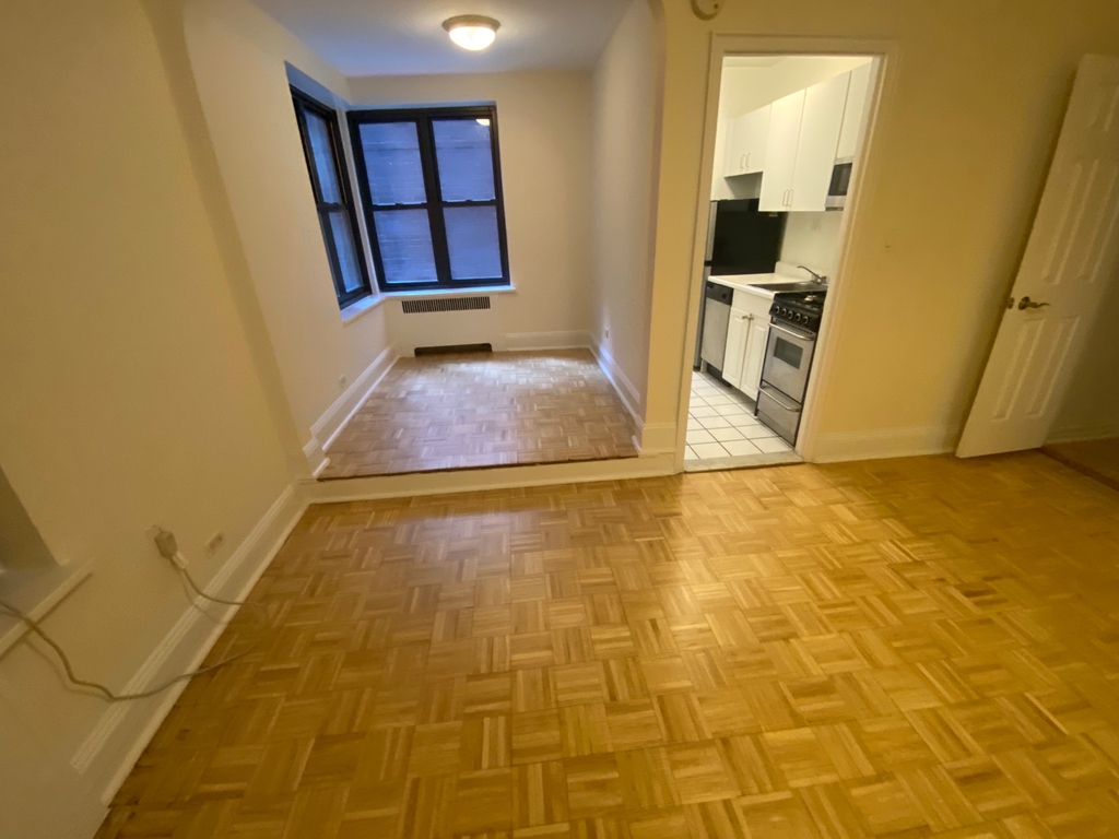 East 24 street  - Photo 5