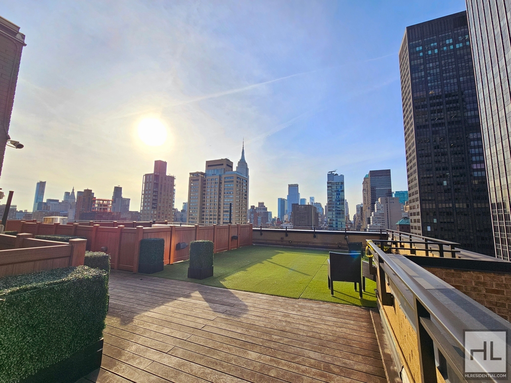East 39th Street - Photo 4