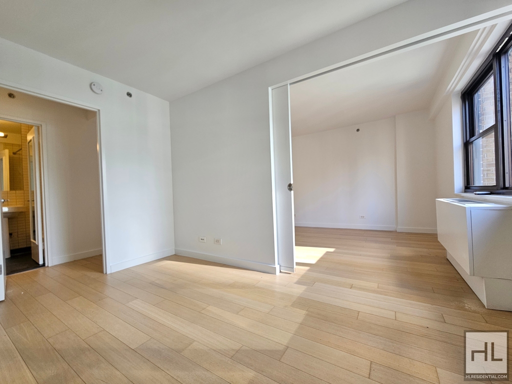 East 39th Street - Photo 2