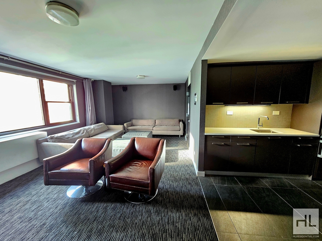 East 39th Street - Photo 5