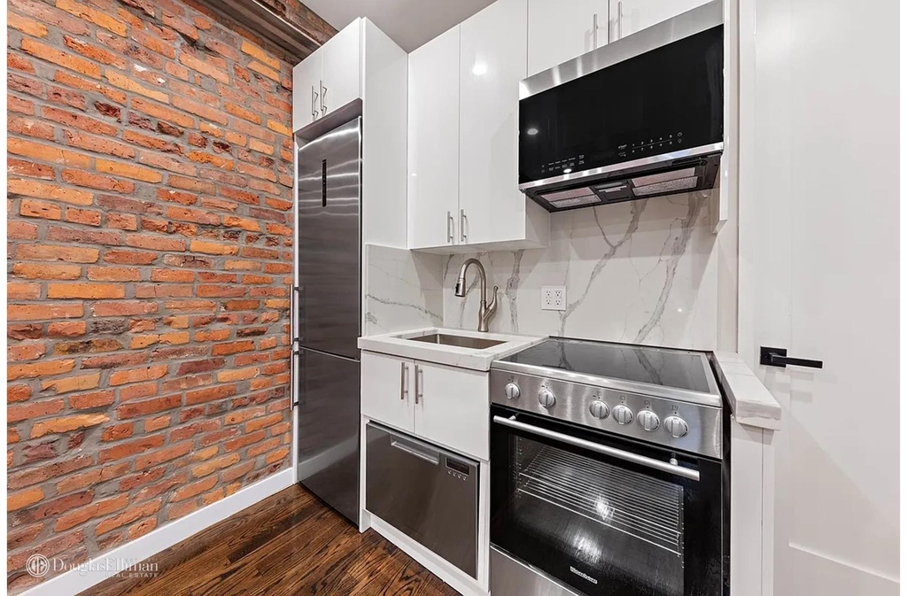 504 E 12th St - Photo 3