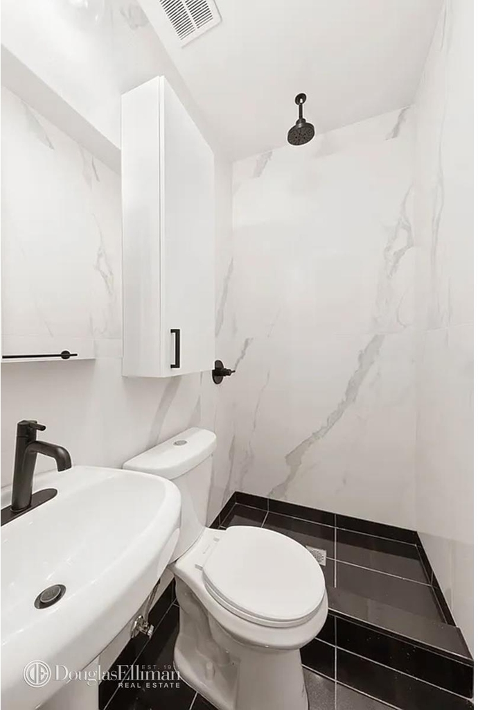 504 E 12th St - Photo 4