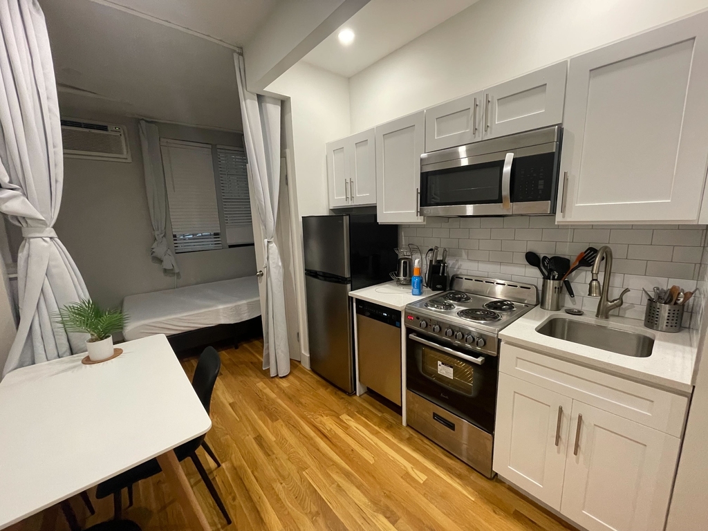 East 5th Street - Photo 3