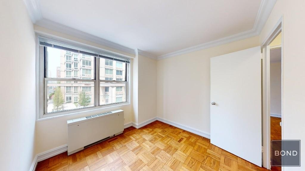 8th Avenue - Photo 3