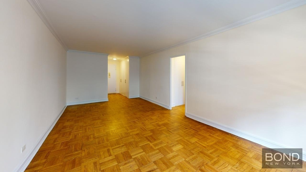 8th Avenue - Photo 1